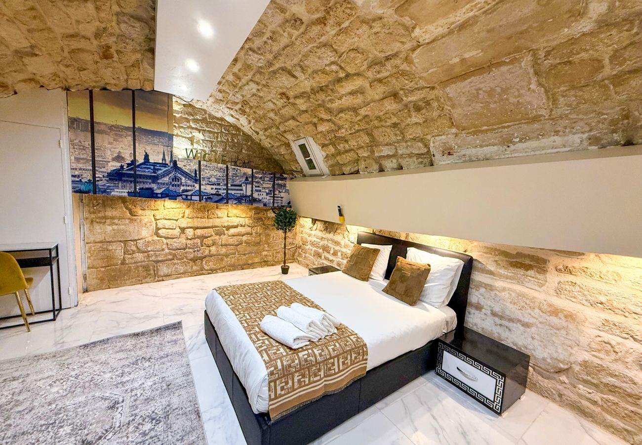 Apartment in Paris - 154 - Croissant