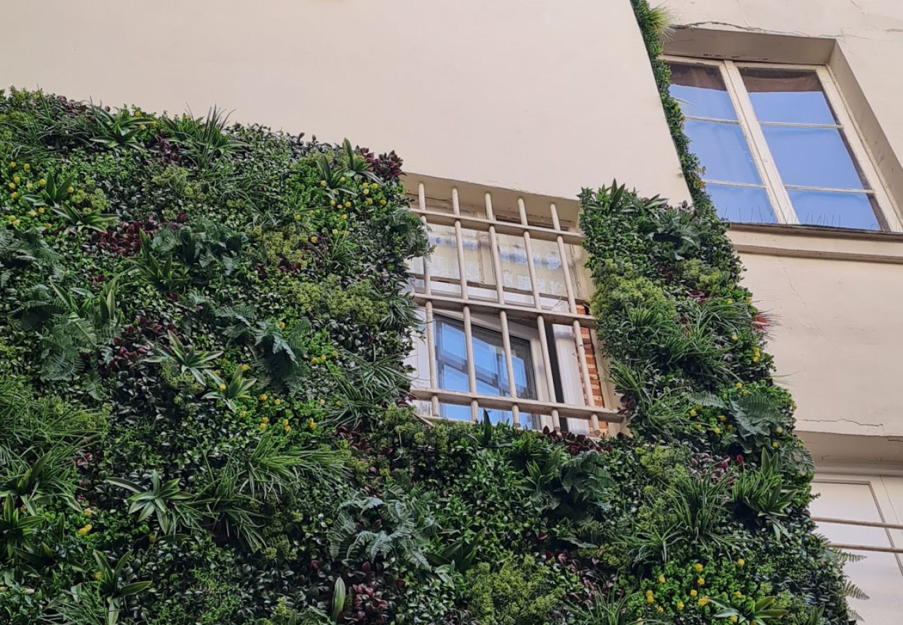 Apartment in Paris - 156 B - Yves Flat 210 Saint Denis