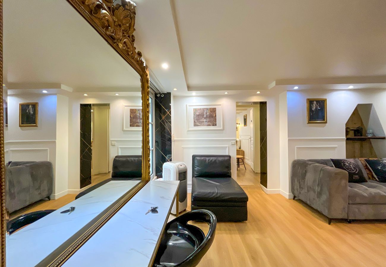 Apartment in Paris - 42 B - Game of thrones in Paris
