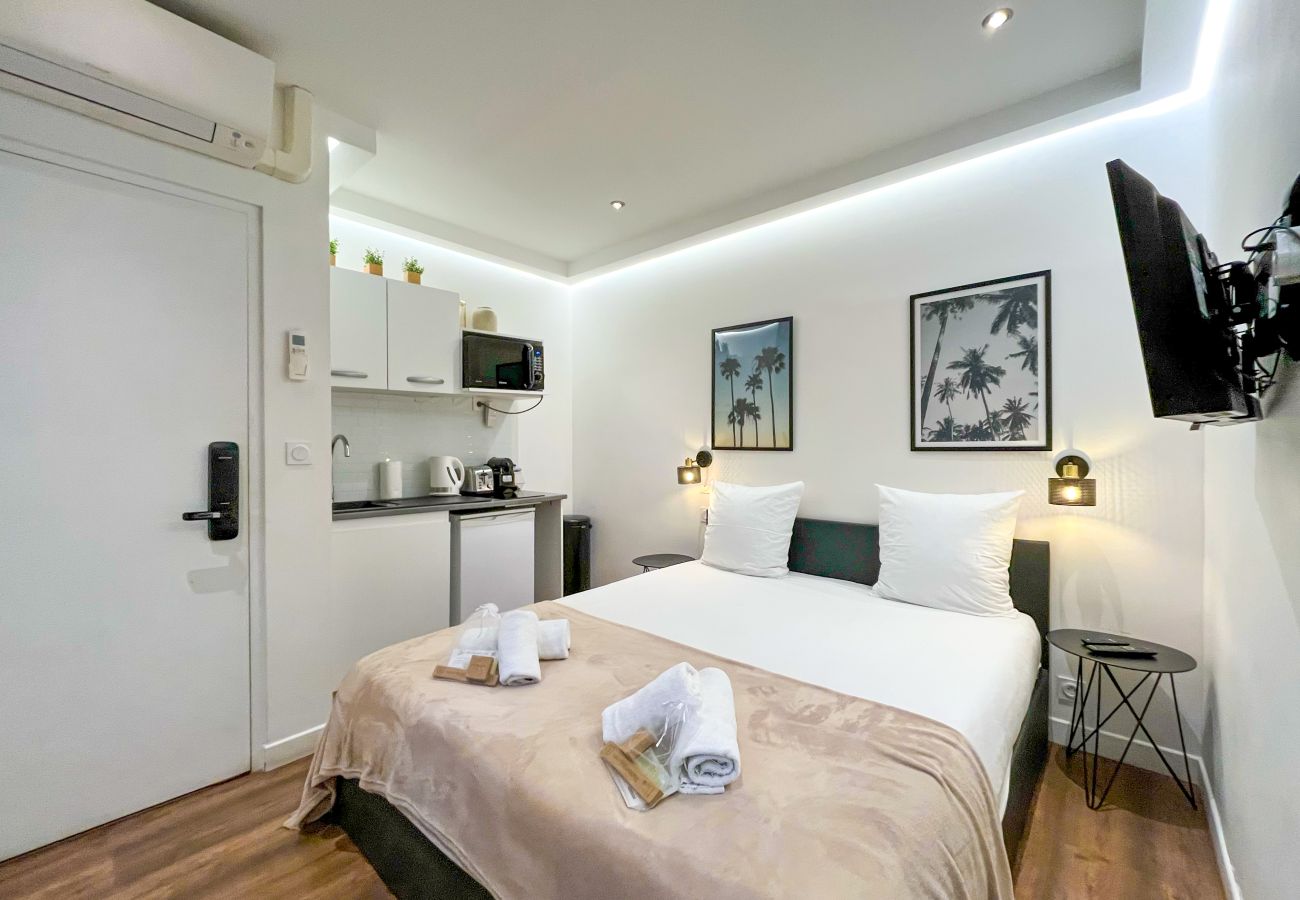 Studio in Paris - 204 - 249 Saint Denis
