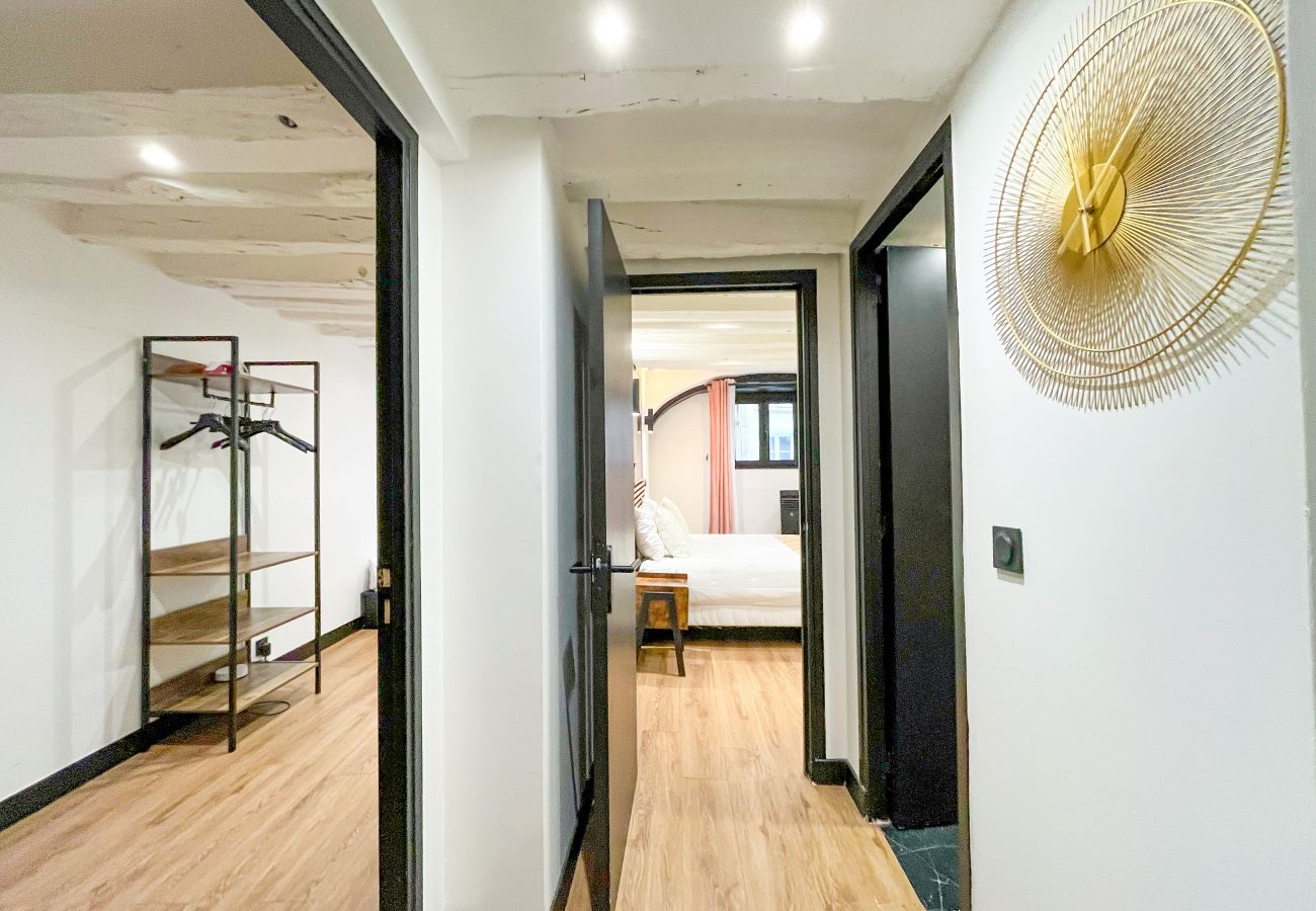 Apartment in Paris - 174 B - 218 Saint Denis petit