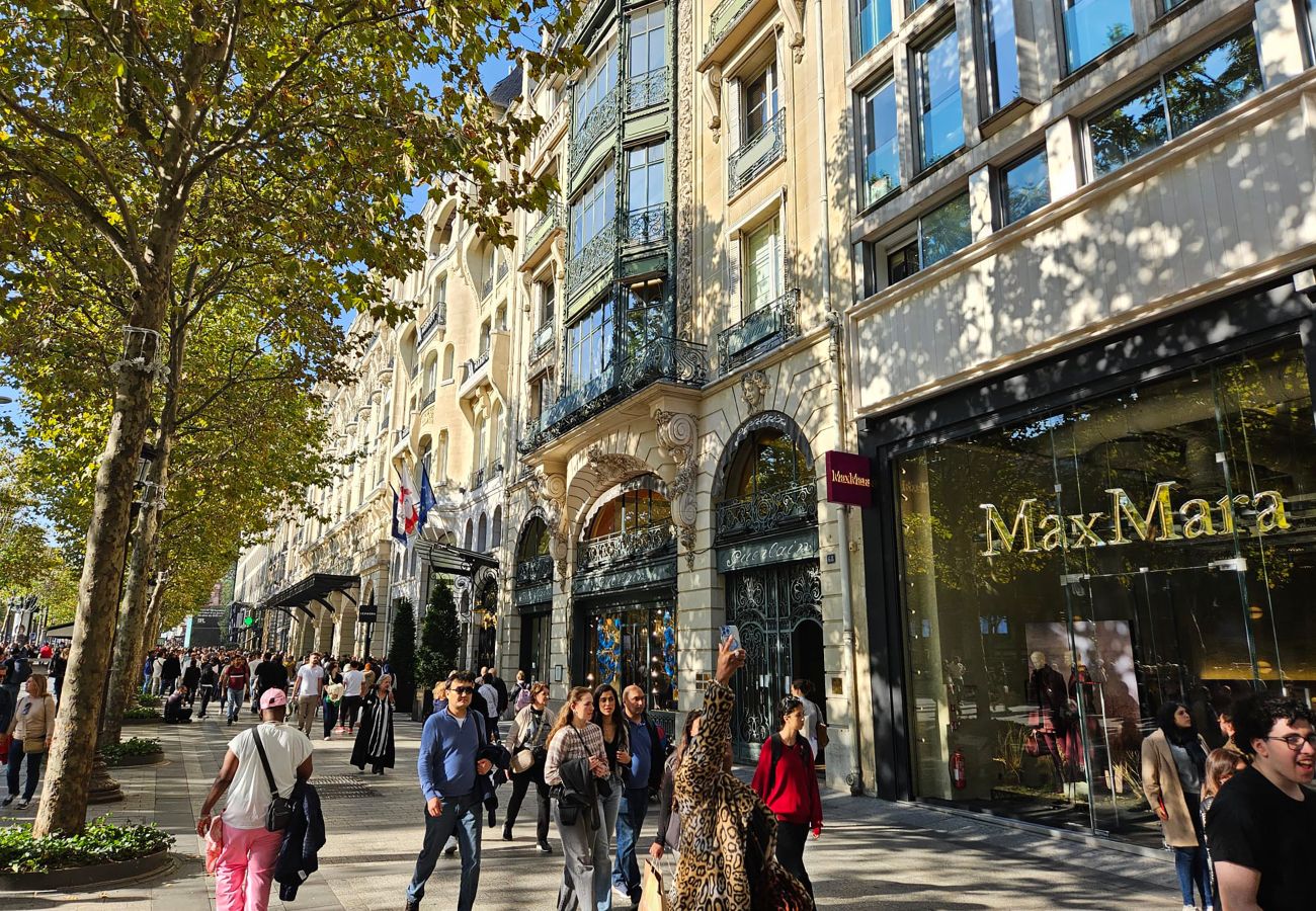 公寓 在 Paris - 128 B- Champs Elysees 14p